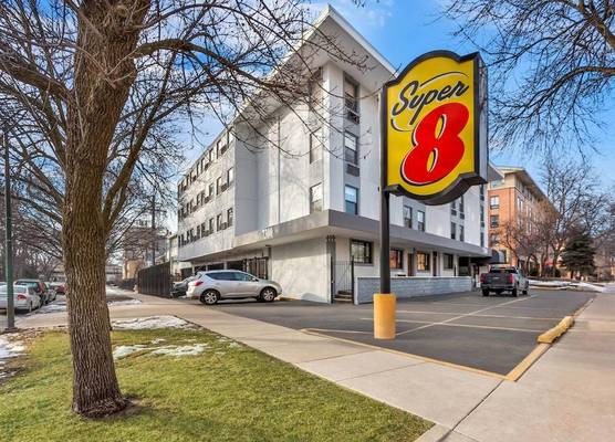 Super 8 by Wyndham Chicago IL 1