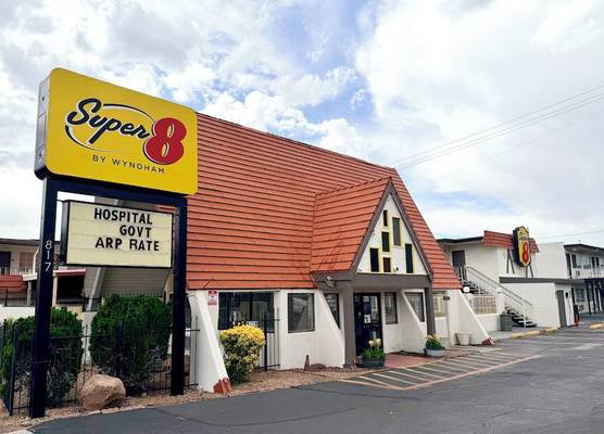 Super 8 by Wyndham Albuquerque Downtown 1