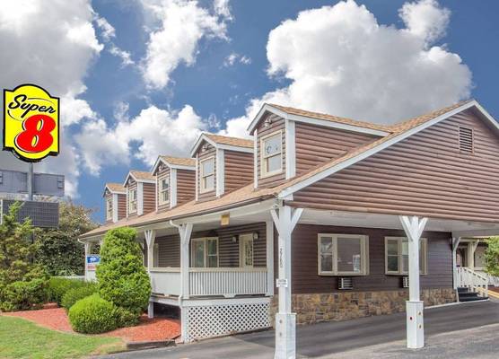 Super 8 by Wyndham Christiansburg 1