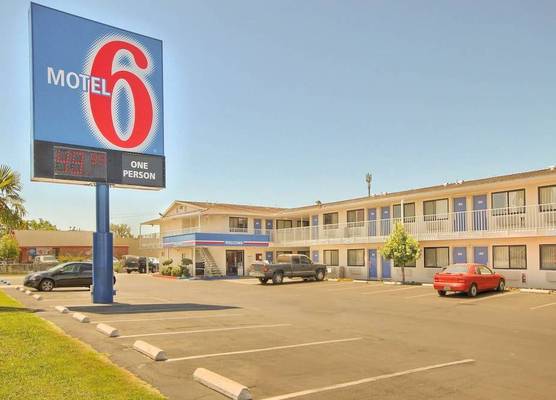 Motel 6-Fresno, CA - Blackstone North 1