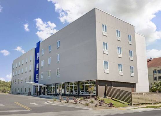 Sleep Inn & Suites Fort Walton Beach - Destin West 1