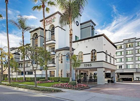 Peacock Suites 1