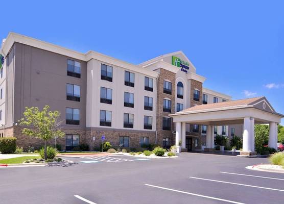 Holiday Inn Express & Suites SELMA by IHG 1