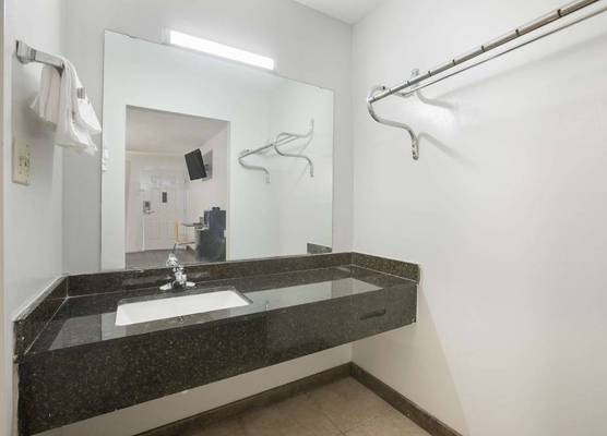 Americas Best Value Inn Stockbridge 1