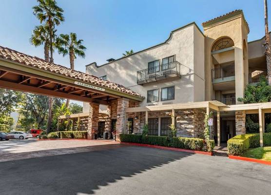 Comfort Inn & Suites Orange County John Wayne Airport 1