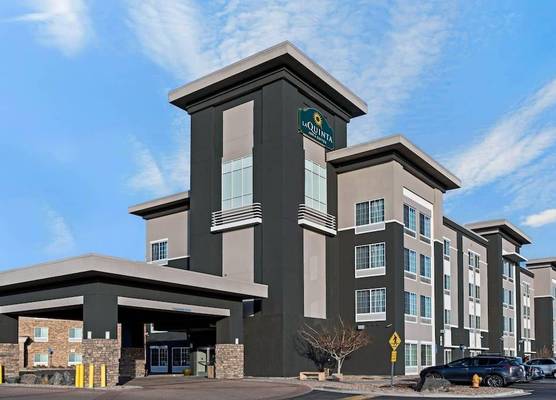 La Quinta by Wyndham Denver Gateway Park 1