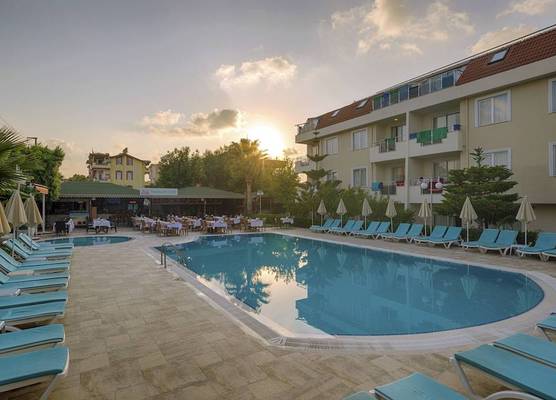 Risus Hotel Side 1