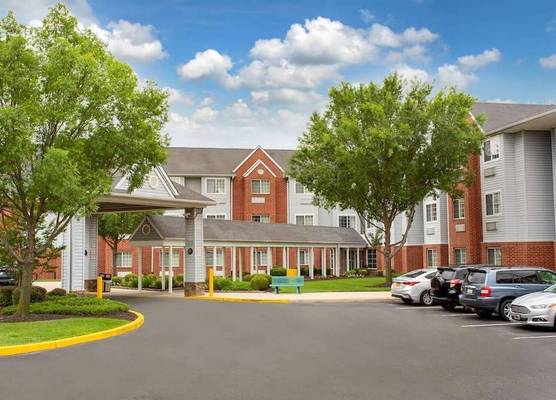 Microtel Inn & Suites by Wyndham Philadelphia Airport 1