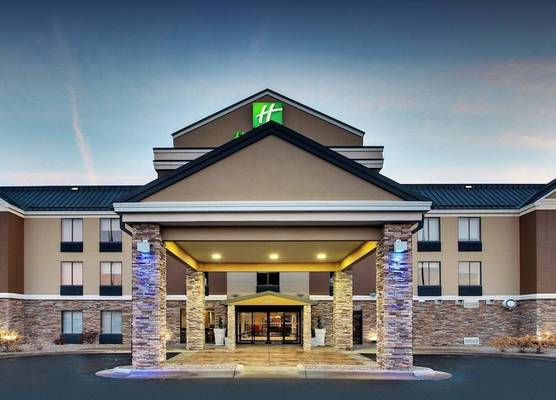 Holiday Inn Express & Suites CEDAR RAPIDS-I-380 @ 33RD AVE by IHG 1