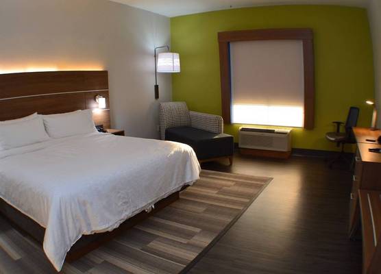 Holiday Inn Express & Suites SEGUIN by IHG 1