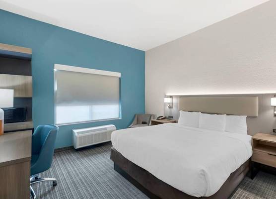 Comfort Inn & Suites 1