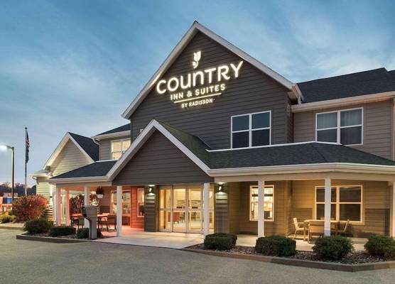 Country Inn & Suites by Radisson, Platteville, WI 1