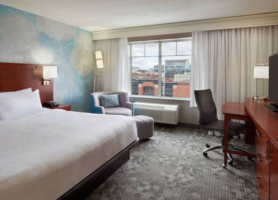 Courtyard by Marriott Ottawa Downtown 1