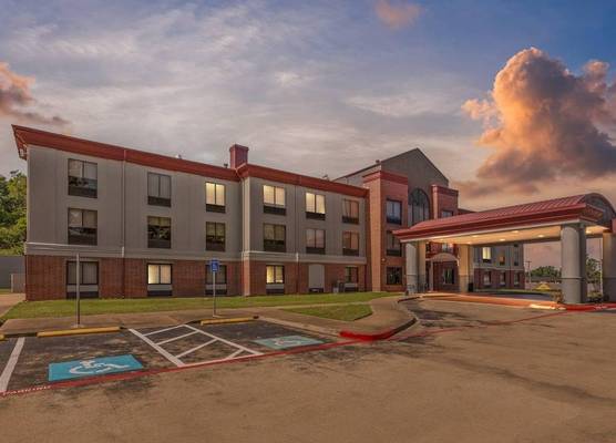 Comfort Inn & Suites Tyler North 1