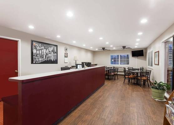 Super 8 by Wyndham Visalia 1