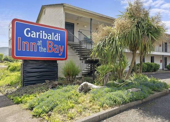 Garibaldi Inn at the Bay 1