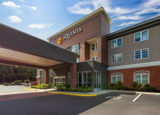 La Quinta Inn & Suites by Wyndam Knoxville West 1