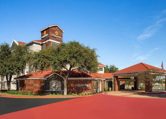 La Quinta by Wyndham Dallas Arlington South 1