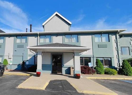 Quality Inn & Suites Benton Harbor - St Joseph 1