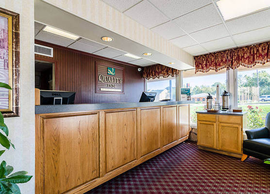 Super 8 by Wyndham Lawrence KU 1