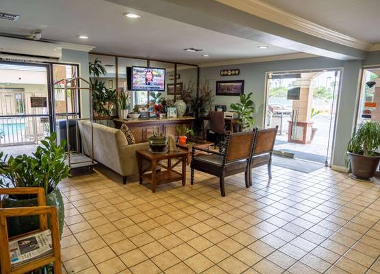 Howard Johnson by Wyndham Buena Park 1