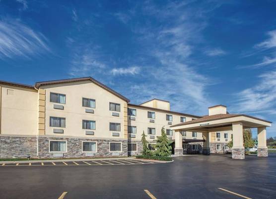 La Quinta by Wyndham Erie 1