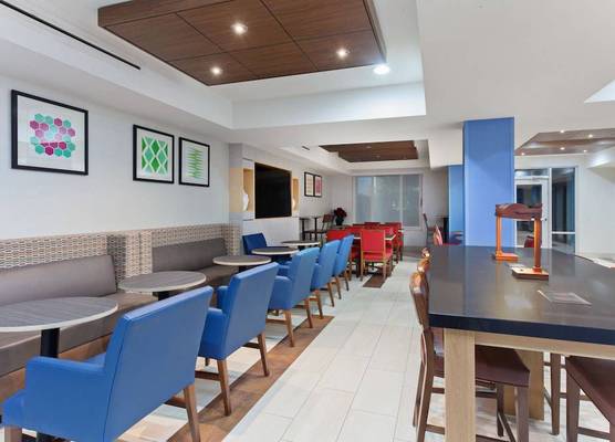 Holiday Inn Express & Suites ELK GROVE WEST I-5 by IHG 1