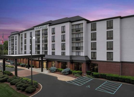 Courtyard by Marriott Bloomington 1