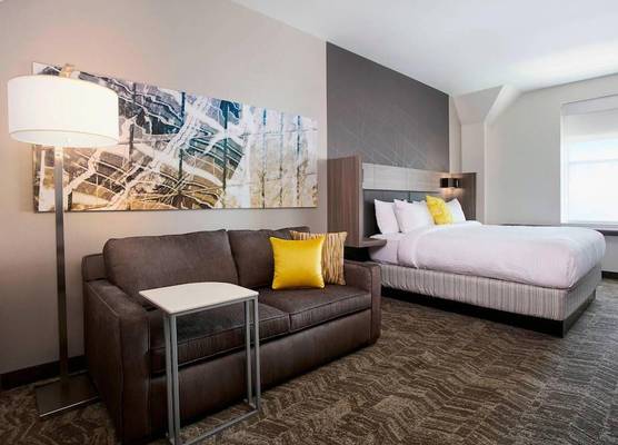 SpringHill Suites by Marriott Milwaukee Downtown 1