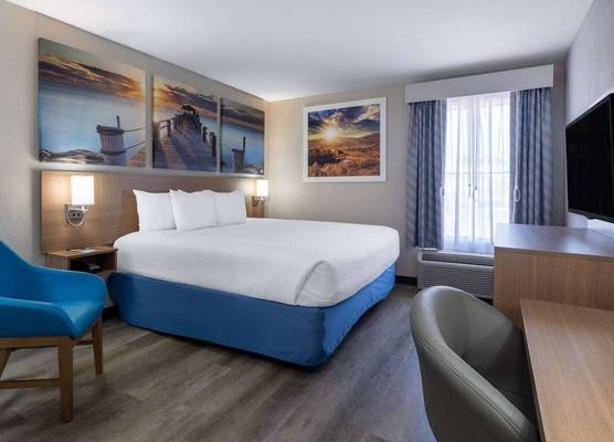 Days Inn & Suites by Wyndham Commerce 1