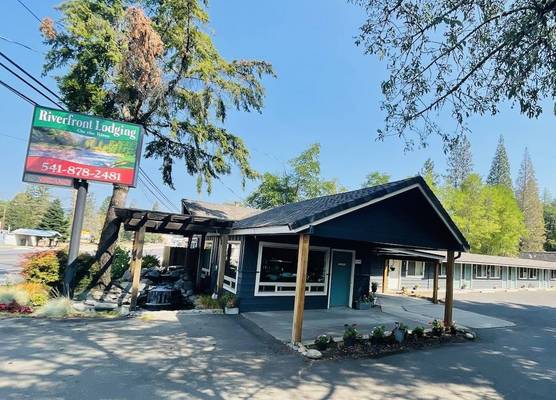 Riverfront Lodging 1