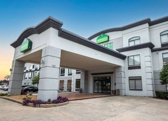 Wingate by Wyndham Lafayette Airport 1