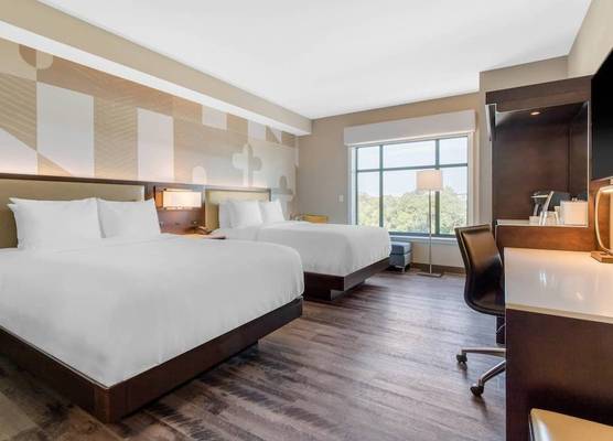 Cambria Hotel College Park 1