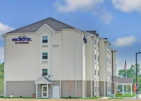Microtel Inn & Suites by Wyndham Philadelphia Airport Ridley Park 1