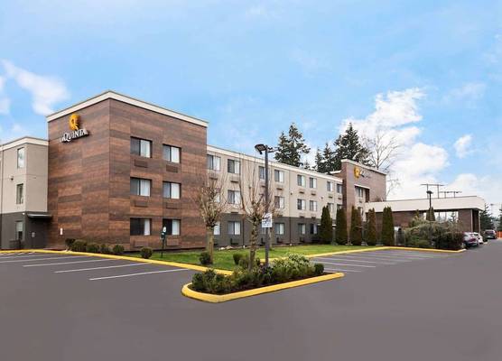 La Quinta Inn by Wyndham Everett 1