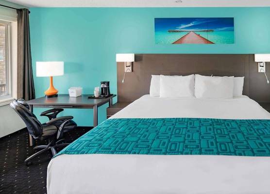 Howard Johnson by Wyndham Gananoque 1