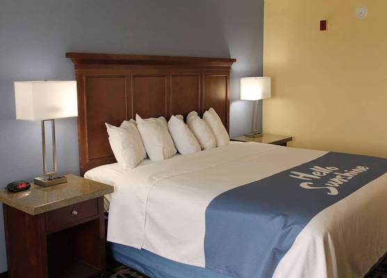 Days Inn by Wyndham Batavia Ohio 1
