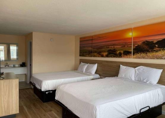 Days Inn By Wyndham Branson Near Theatre District 1