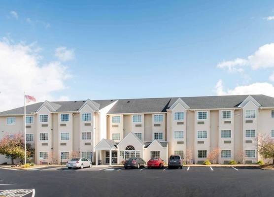 Microtel Inn and Suites North Canton 1