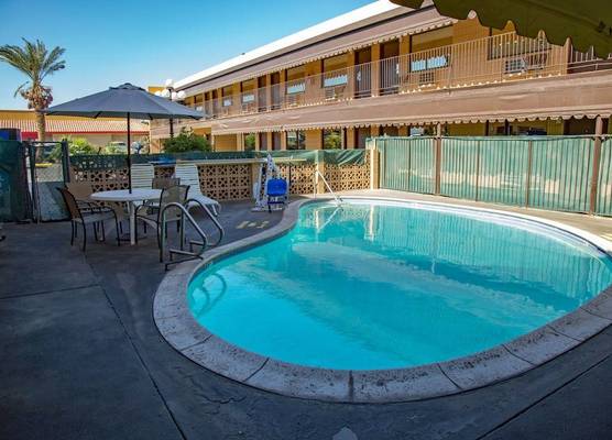 Townhouse Inn and Suites 1