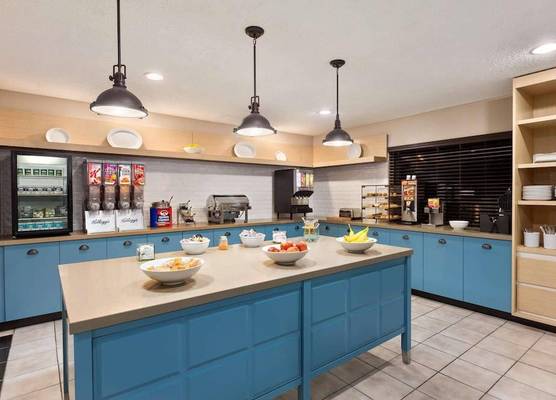 Country Inn & Suites by Radisson, Dahlgren-King George, VA 1