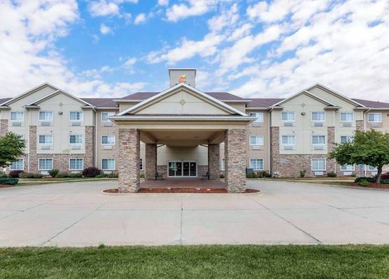 Comfort Suites Cedar Falls Industrial Park 1
