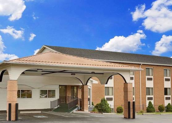 Super 8 by Wyndham Hillsville 1