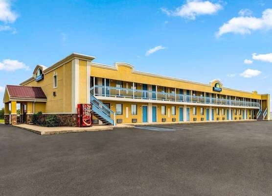 Days Inn by Wyndham Fort Wayne 1