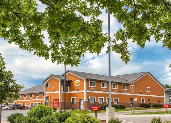 Econo Lodge Cedar Rapids South 1