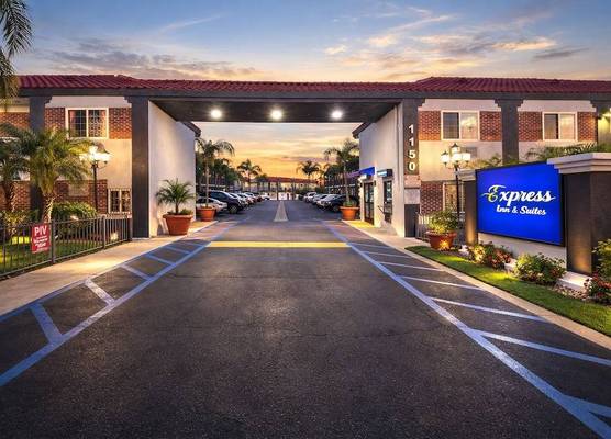Express Inn & Suites 1