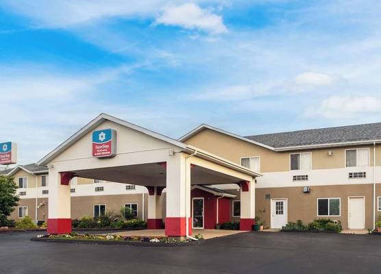 SureStay Plus Hotel by Best Western Bettendorf 1