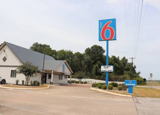 Motel 6-Alvin, TX 1