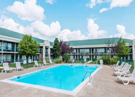 Days Inn by Wyndham Elizabethtown 1