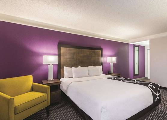 La Quinta by Wyndham Cincinnati Sharonville 1